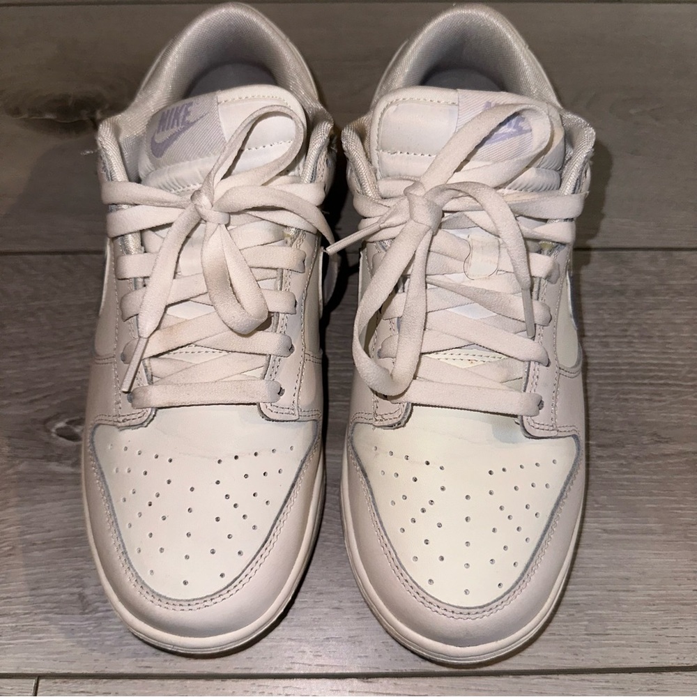 Nike Women's Sneakers in Cream and Gray - Picture 6 of 12